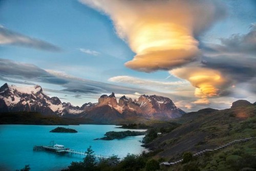 Poți vedea un apus de soare splendid în Parcul Național Torres del Paine