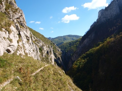 Județul Alba e bogat în trasee montane, peșteri și peisaje