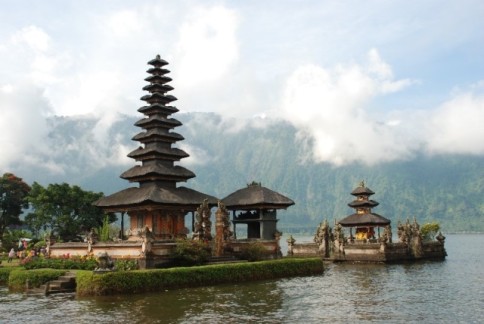 Templul Ulun Danu pe insula Bali, Indonezia