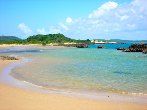 O plajă frumoasă din Mozambic la Oceanul Indian