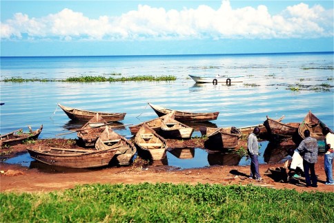 Bărci de pescuit pe lacul Victoria, Uganda