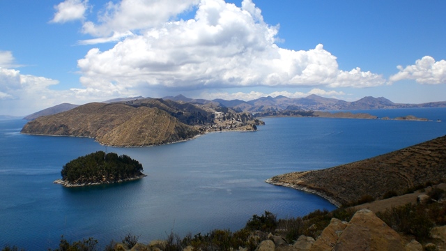 Lacul Titicaca în Bolivia