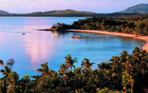 Exotica insulă Fijiană Turtle la apus de soare