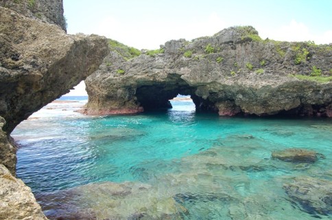 Natural tunnel and turquoise waters in Niue