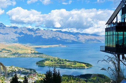 Frumosul lac Wanaka din Noua Zeelandă