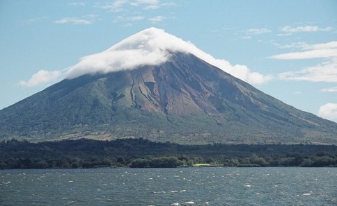 Panoramă a vulcanului Mombacho din Nicaragua