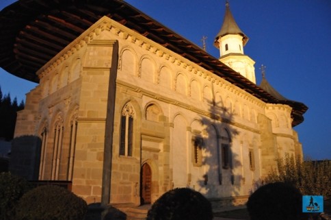 Mănăstirea Putna, vedere nocturnă din spate