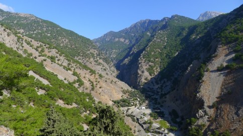 Splendid landscapes during your way down to Agia Roumeli