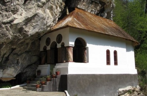 Schitul Pahomie (Mănăstirile, bisericile și schiturile din Parcul Național Buila Vânturarița)