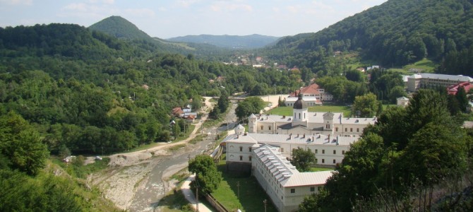 Mănăstirile, bisericile și schiturile din Parcul Național Buila Vânturarița