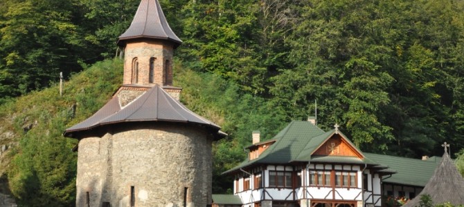 Mănăstirea Prislop este un loc important de pelerinaj din România